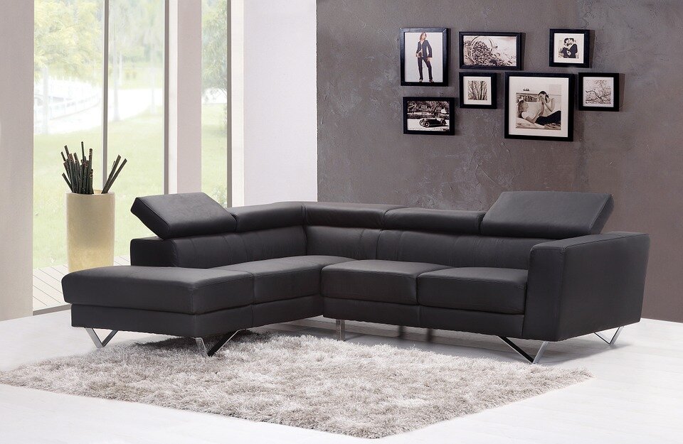 https://cdn.pixabay.com/photo/2013/09/21/14/30/sofa-184551_960_720.jpg