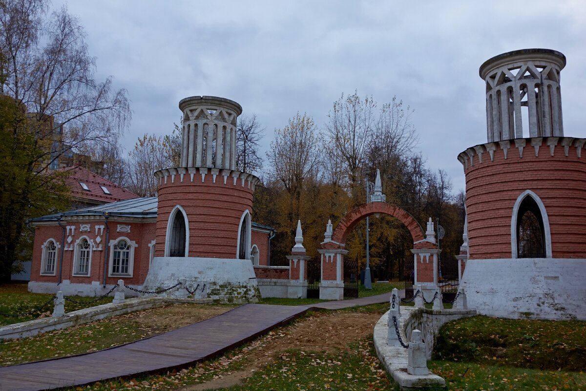 Воронцовский парк усадьба воронцово. Парк усадьба воронцово. Воронцовский парк ворота. Усадьба воронцово главный дом. Воронцовский парк Симферополь.