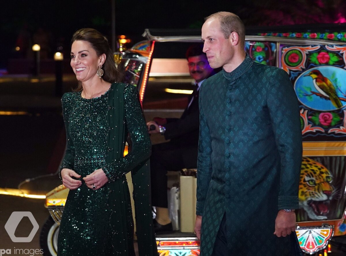 Шикарные принц Уильям и его супруга на вечернем приеме в Пакистане