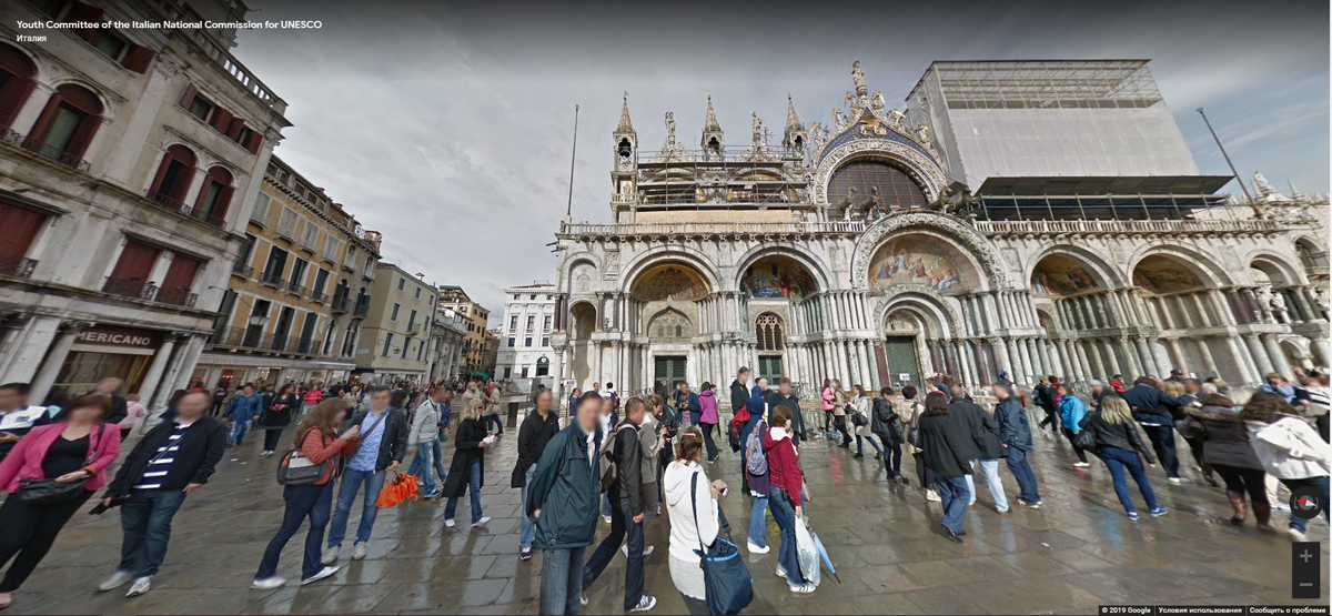 Как же много людей)