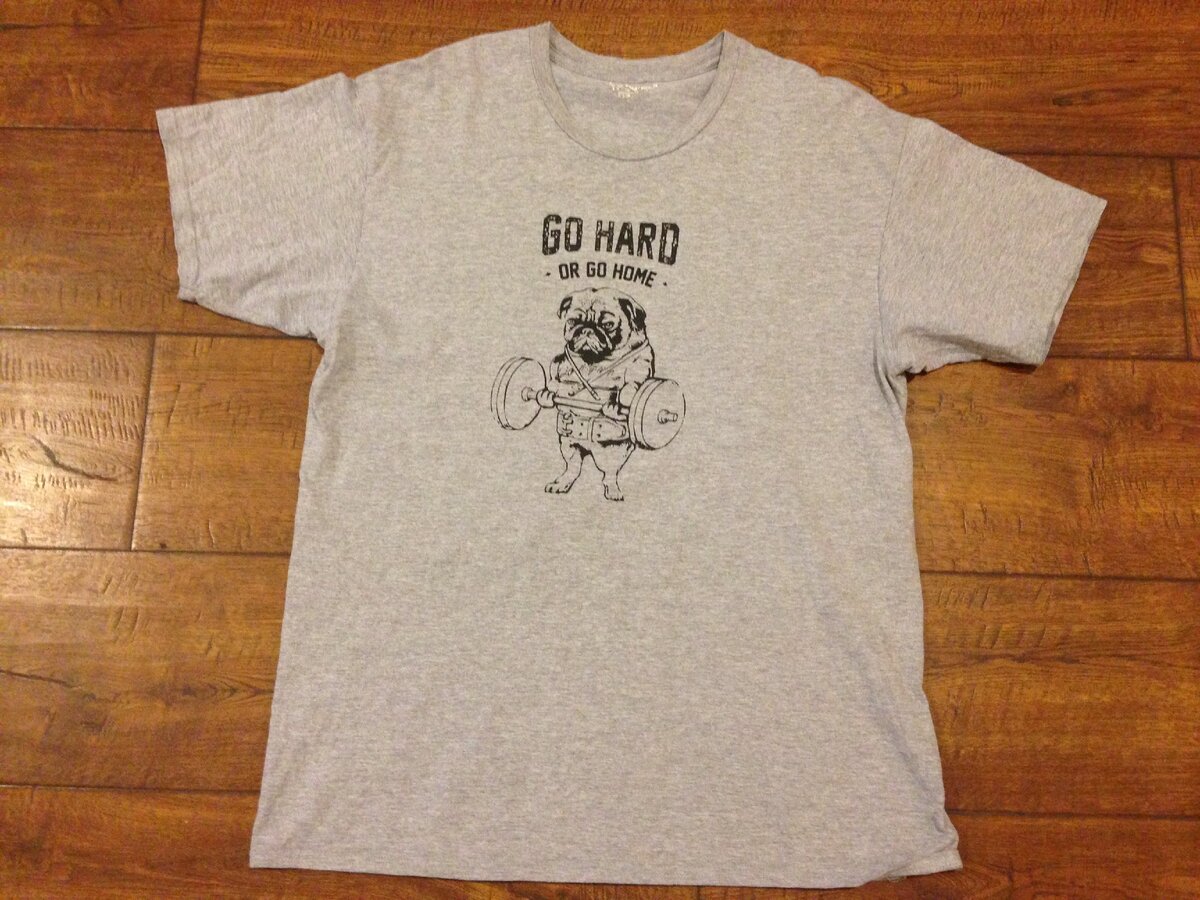 Футболка из плотного стопроцентного хлопка. За два года с ней ничего не произошло