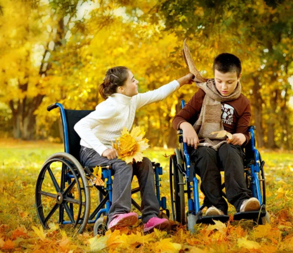 Дети инвалиды. Дети с неограниченными возможностями. Дети-инвалиды и дети с ограниченными возможностями. Семья с ребенком инвалидом.