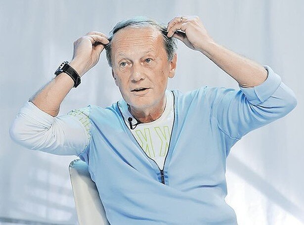 Михаил Задорнов во время интервью 