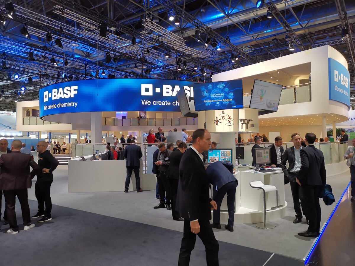 Стенд BASF на выставке в Дюссельдорфе. 