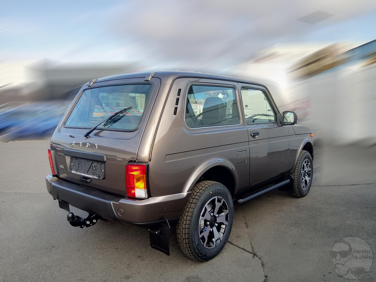 Lada 4x4 Urban. С этого ракурса напоминает Land Rover. 