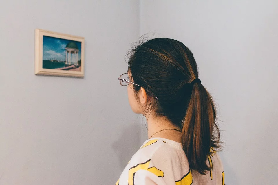 https://cdn.pixabay.com/photo/2016/01/19/16/38/woman-thinking-1149362_960_720.jpg