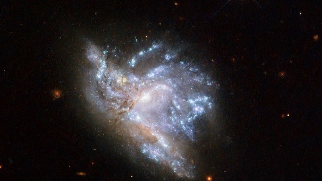 ИЗОБРАЖЕНИЕ HUBBLE NGC 6052. NASA