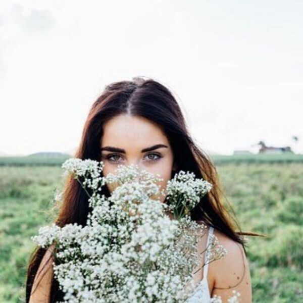 https://cdn.pixabay.com/photo/2016/01/19/17/19/young-woman-1149643__340.jpg