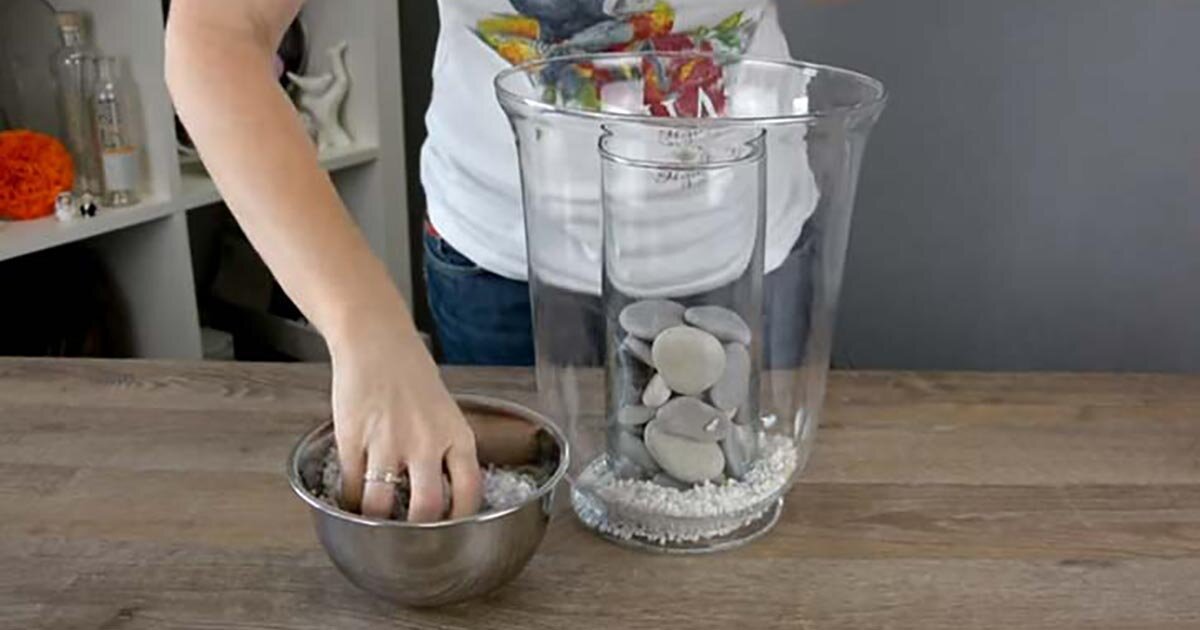 Какую воду наливать в вазу. Розы в вазе. Сохранение срезанных цветов. Газированной водой можно поливать цветы. Розы в вазе.