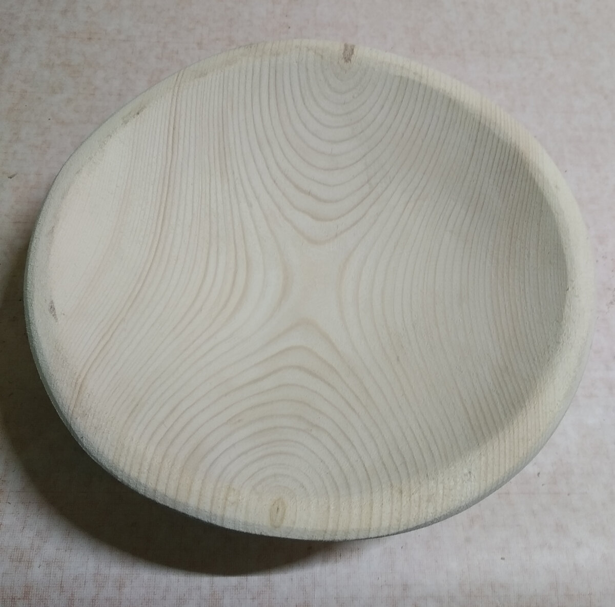 Тарелки создать. Как сделать тарелку. Как делают тарелки из дерева. Тарелка из полосьев. С какого материала делают тарелки.