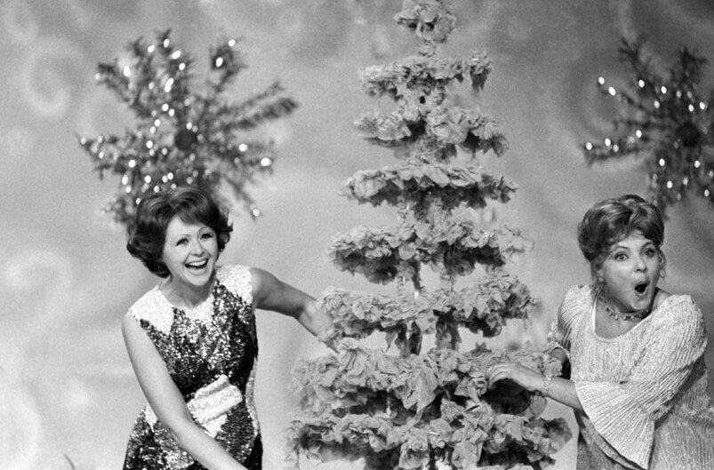 Новогодний "Голубой огонёк". Фото: pinterest.com 