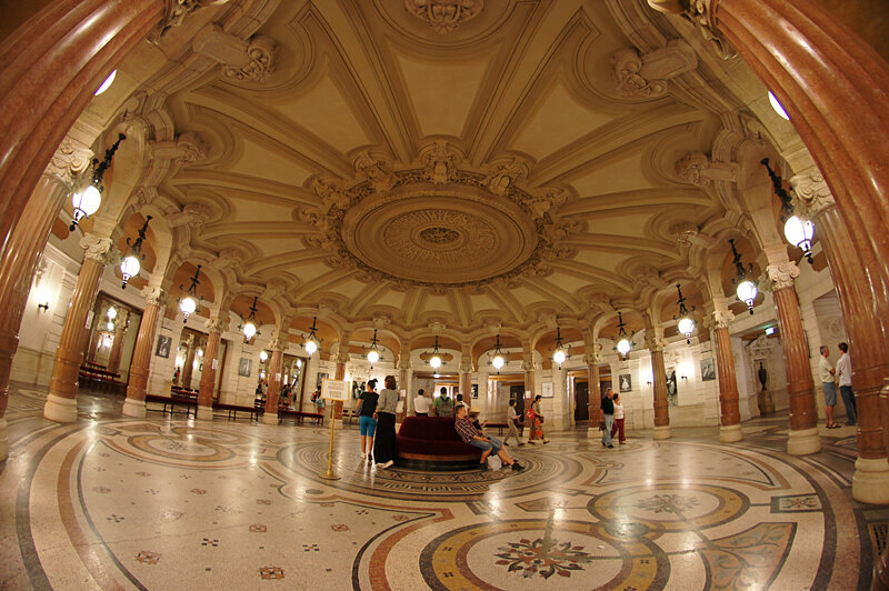  Входим в нижний вестибюль