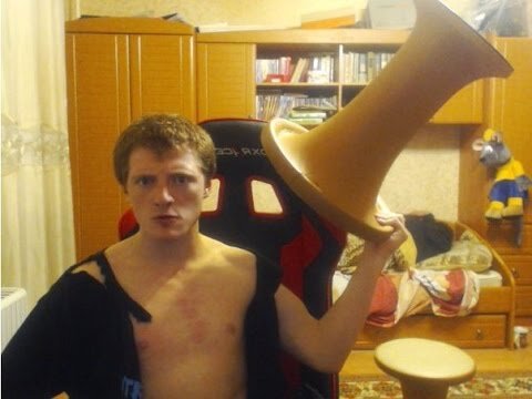 Снова проиграл в компьютерной игре и разнес пол квартиры