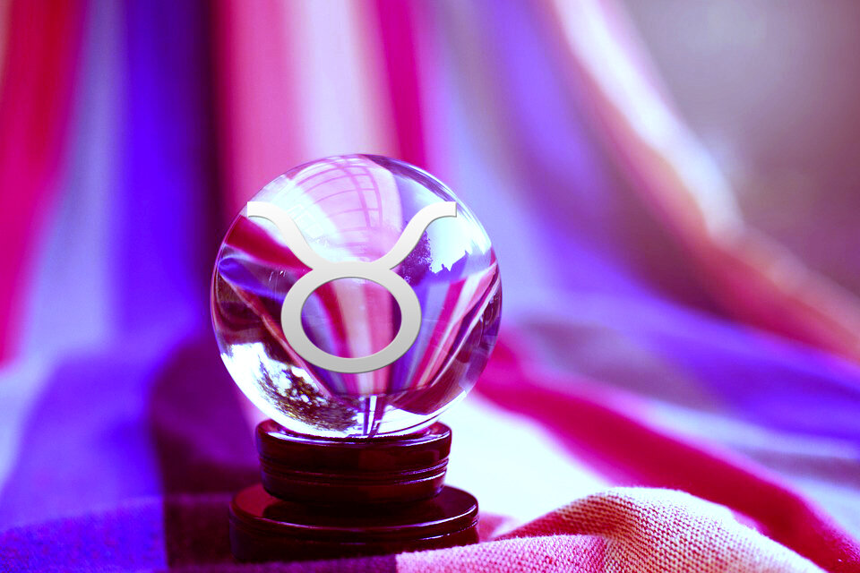 Знак зодиака Телец и магический шар предсказаний. Гороскоп для знака зодиака Телец с 2-8 марта. источник оригинального фото: pixabay.com