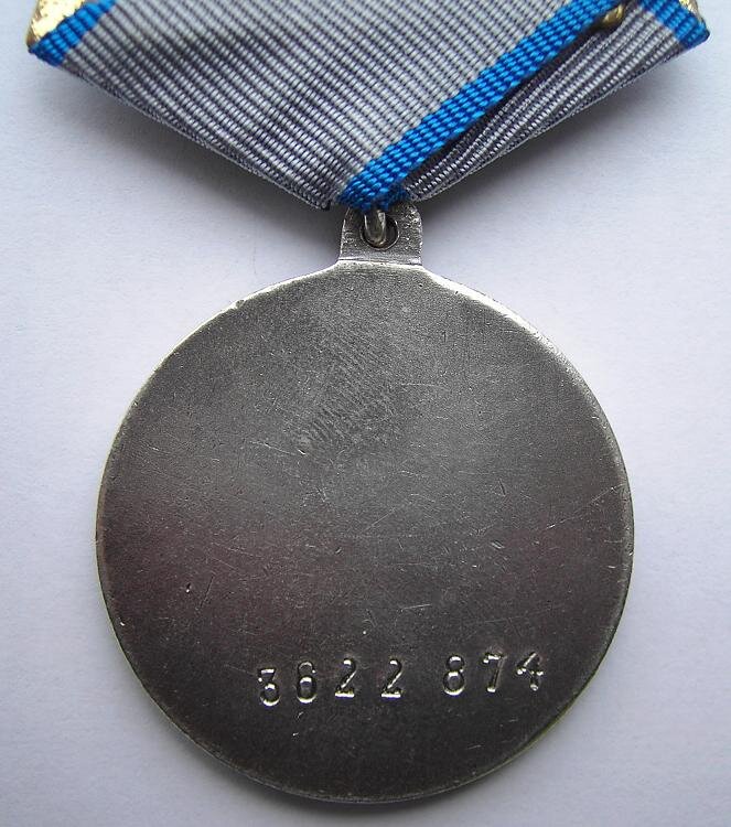 Нашли медаль за отвагу. Медаль за отвагу 1942 года. Медаль "за отвагу" 1986-1987. Медаль за отвагу 1943 г. Медаль за отвагу 1168437.
