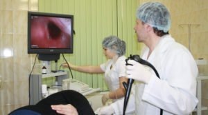 При вышеперечисленных симптомах лучше не откладывать поход к врачу и сразу проверить желудок и сдать анализы. В случаях если имеется наследственная предрасположенность к раку желудка или язве, ФГС проводится регулярно и без наличия симптомов.