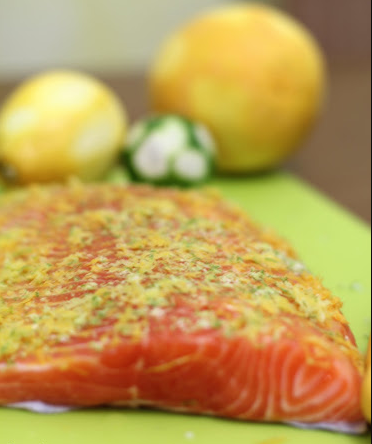 У нас праздничный стол сложно представить без солёной рыбки. Сколько бы её не было, съедается непременно вся.