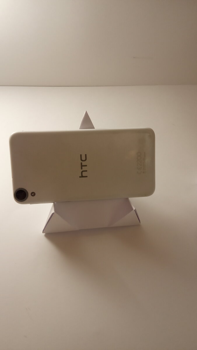 Подставка из бумаги для телефона