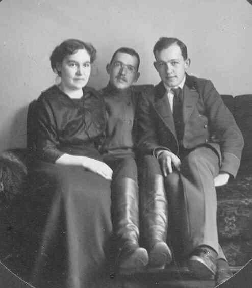 Генрих Георгиевич с сестрой Маргаритой и братом Василием