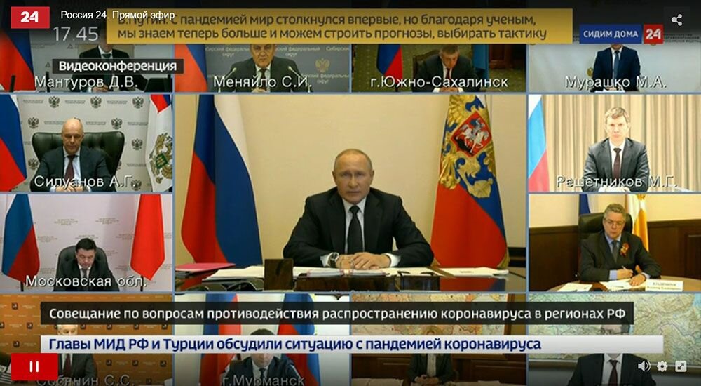 Владимир Путин в окружении своих коллег. Фото взято из открытого источника