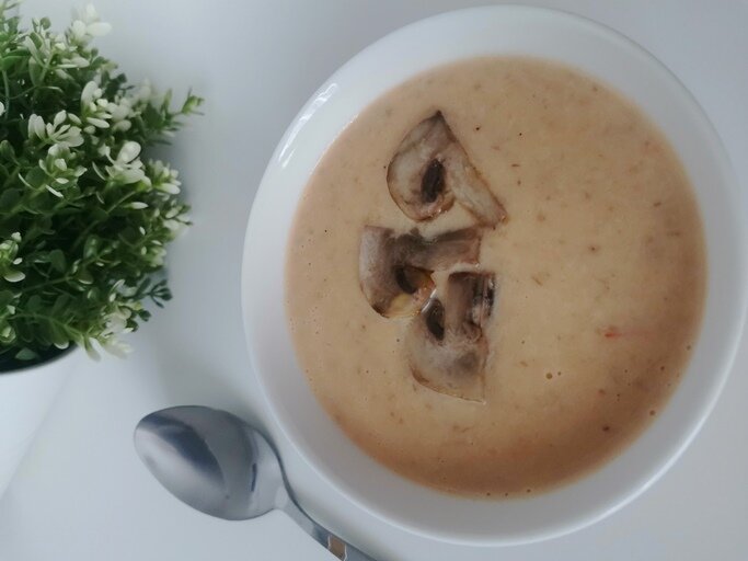 5 рецептов полезных крем-супов от нутрициолога, которые легко приготовить дома