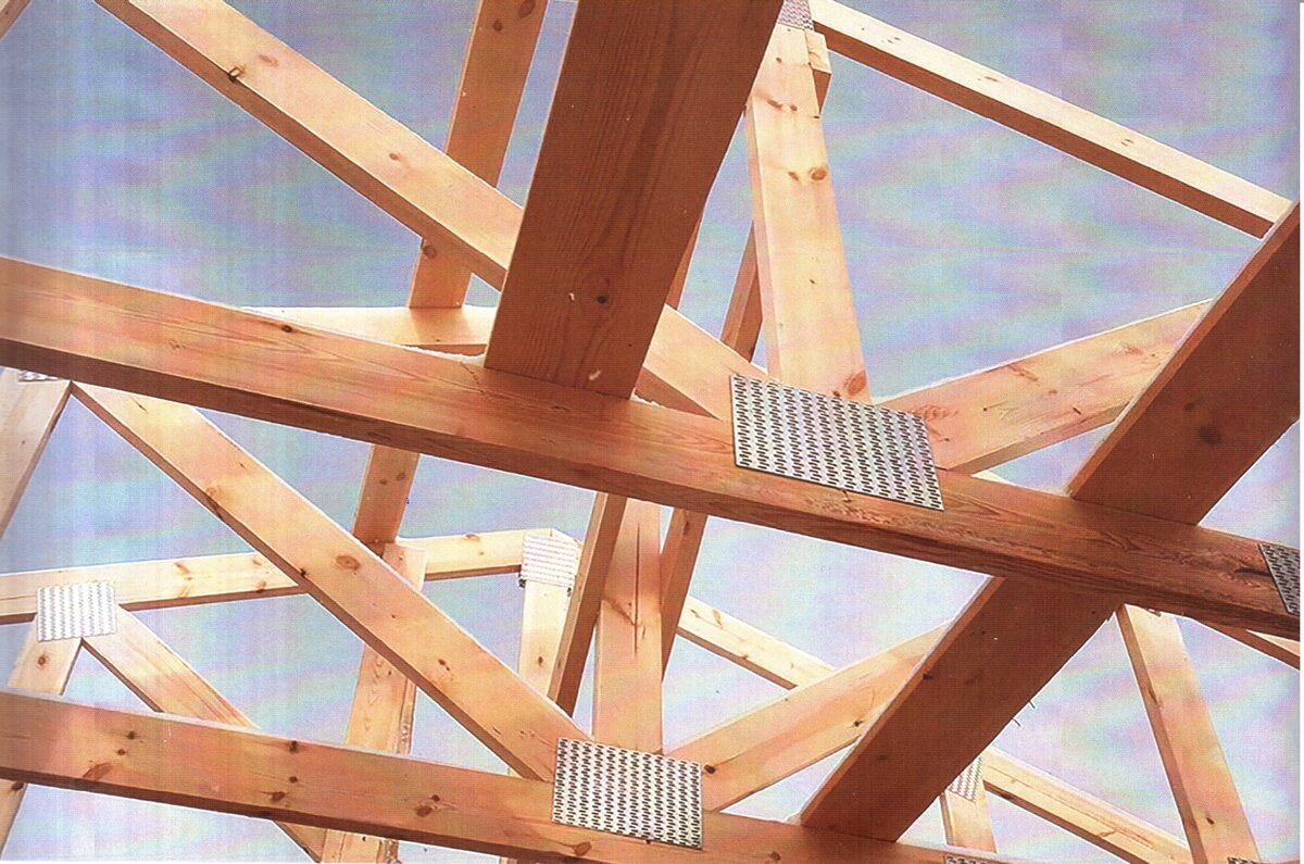 Стропильная система каркасного дома с применением МЗП (многозубчатых пластин)