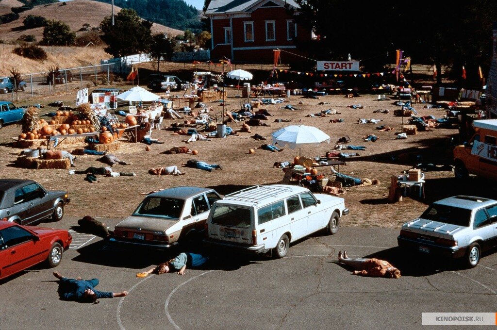 В небольшой деревне Мидвич. Из свободных источников.