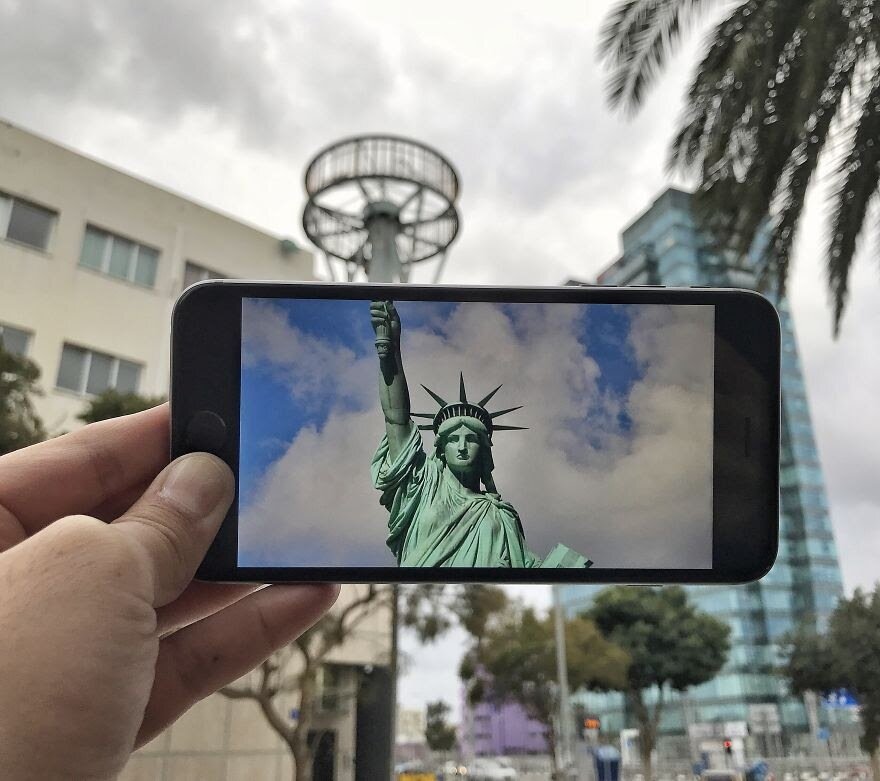 Гаджет на одну игру. Фото с помощью двух смартфонов. Подглядывать с помощью смартфона. Дисконт гаджеты. Крутой самсунг.