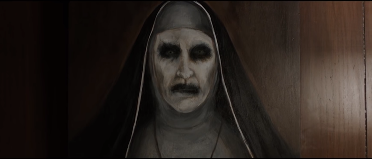 Кадр из фильма "Проклятие монахини"