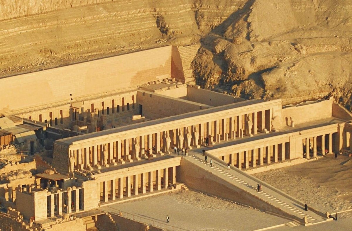 Вид на храм Хатшепсут