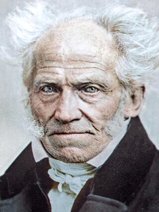 Он смотрит на тебя ничтожный человечишка!