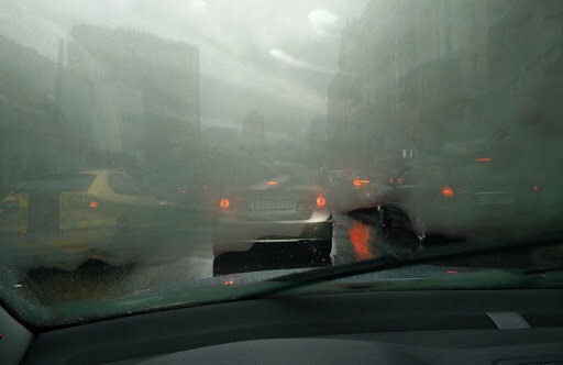 Негативный момент продолжительного использования рециркуляции, выраженный в запотевании стекол.