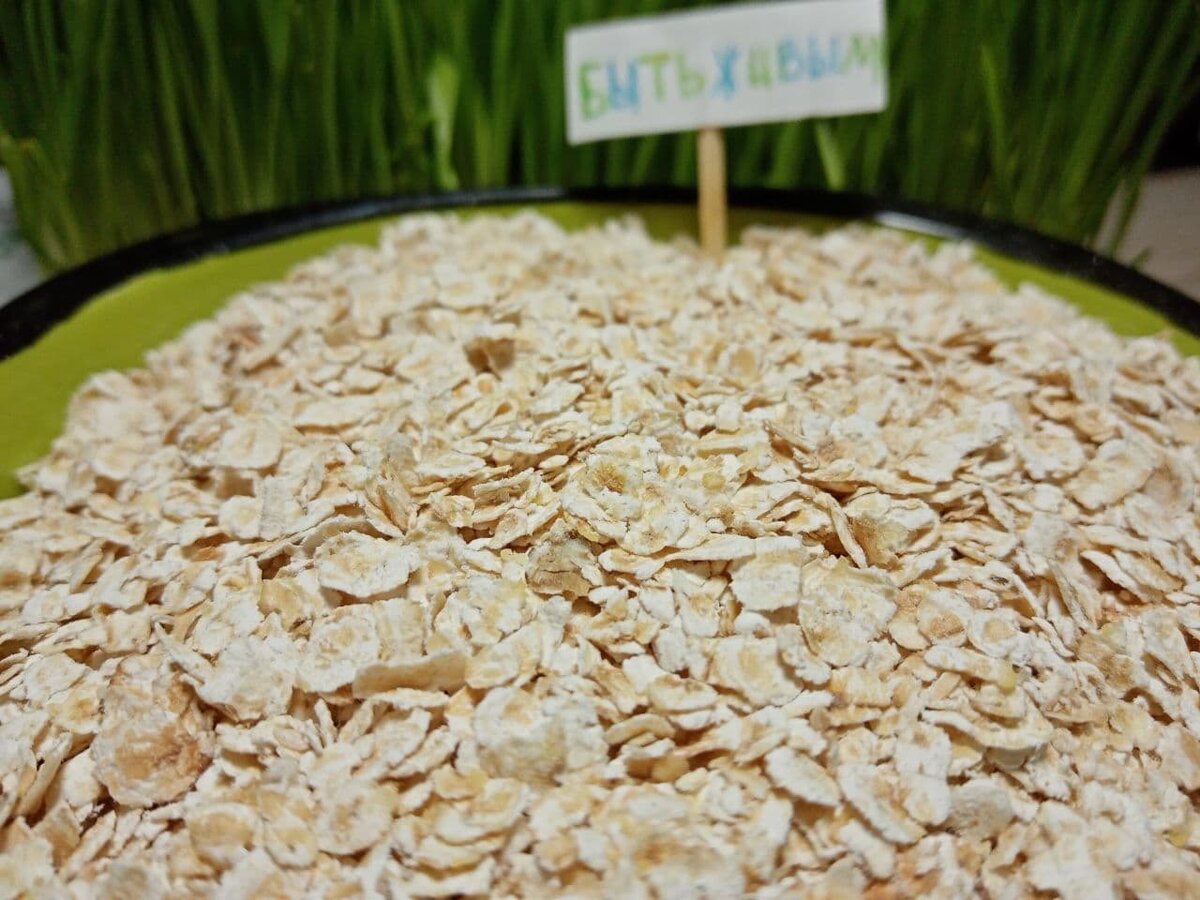 В 100г овсянки - 10,5 г  = 30% суточной нормы