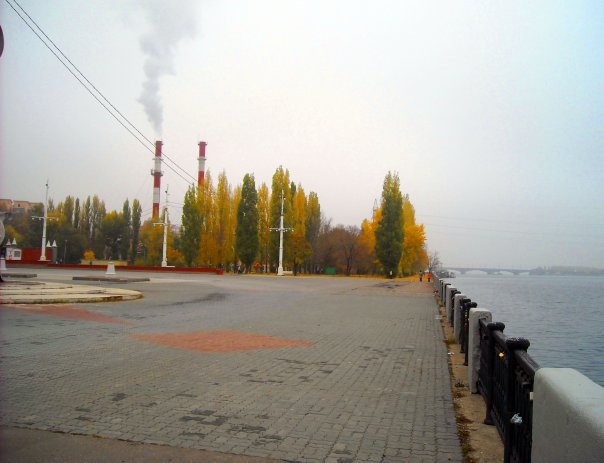 Набережная в Воронеже. Бросили в реку монетку, но пока так и не вернулись туда