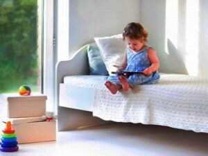 Если вашему сыну или дочери еще не исполнилось 14 лет, главное требование закона – согласие обоих родителей на смену фамилии. Если родители расстаются, сохраняя хорошие отношения, возможно, они смогут договориться и о смене фамилии без лишних споров.