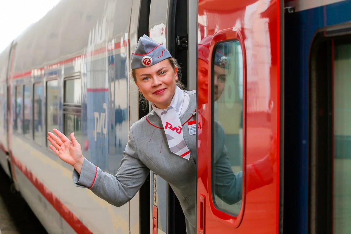Проводник работа. Проводницы поезда Стриж. Проводник ФПК В вагоне. Профессия проводник пассажирского вагона. Проводник пассажирского вагона РЖД