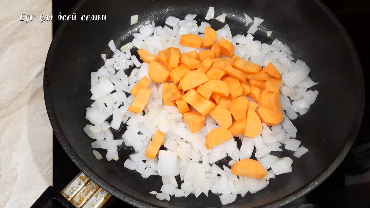 капуста на сковороде фаршем пошаговый. фарш картошка капуста на сковороде рецепт. капуста тушёная с фаршем казане. фарш картошка капуста на сковороде рецепт. картошка капуста фарш.