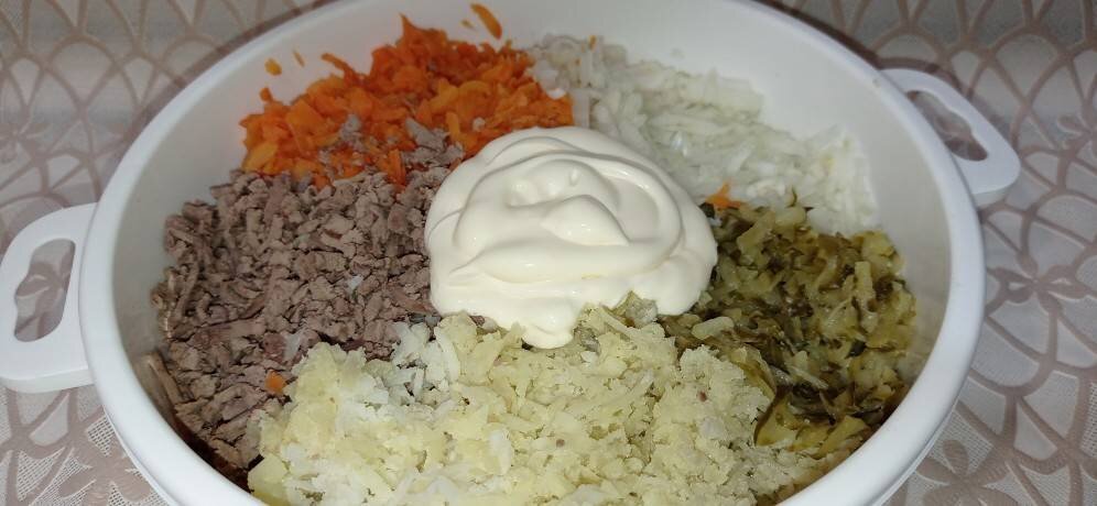 Салат семеновна. Геншин импакт где найти вкусный питательный салат. Genshin impact блюда. Что класть в салат с консервной рыбой. Лапша с сыром фета.