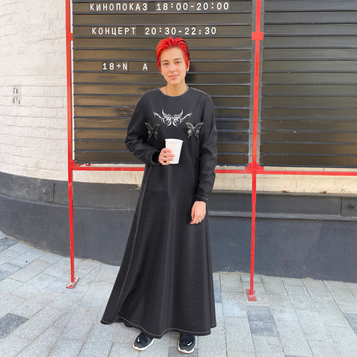 Регина Турбина- создательница первого цифрового лука, в платье из коллаборации Regina Turbina x ophelica, которое можно купить на replicant