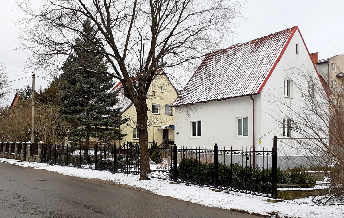 Сельский коттедж рядом с Амалиенау. Посмотрела в Калининграде немецкий дом  140 кв. м за 26 млн. Плюс 8,6 соток. Весьма достойно | Не усложняя жизнь.  Туры по Калининградской области | Дзен