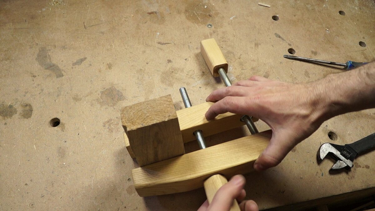 Самодельные столярные тиски: 2 варианта изготовление тисков, 2 быстро ...