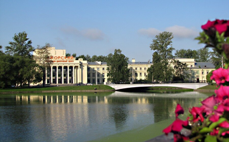 Колпино лет. Колпино. Колпино виды города. Архитектура города Колпино. Городской парк летом Колпино.