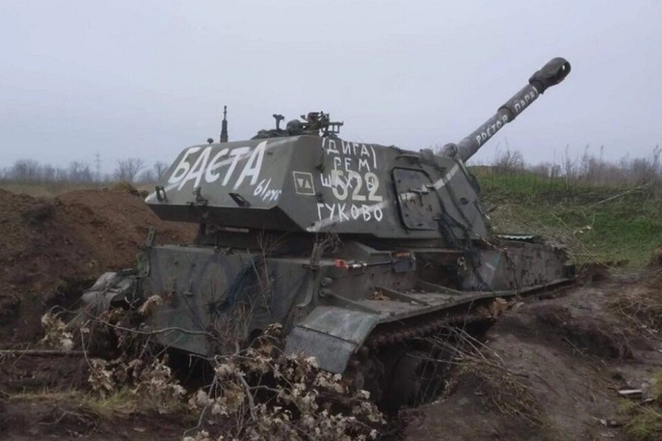     Боевая машина теперь имеет надписи «Гуково» и «Ростов Папа». Фото: группа в VK Подслушано Гуково