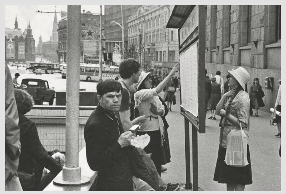 тула в 70-е годы. замоскворечье 1950. 1982 - город набережные челны переименован в брежнев. кишинев въезд в город. москва 1982.