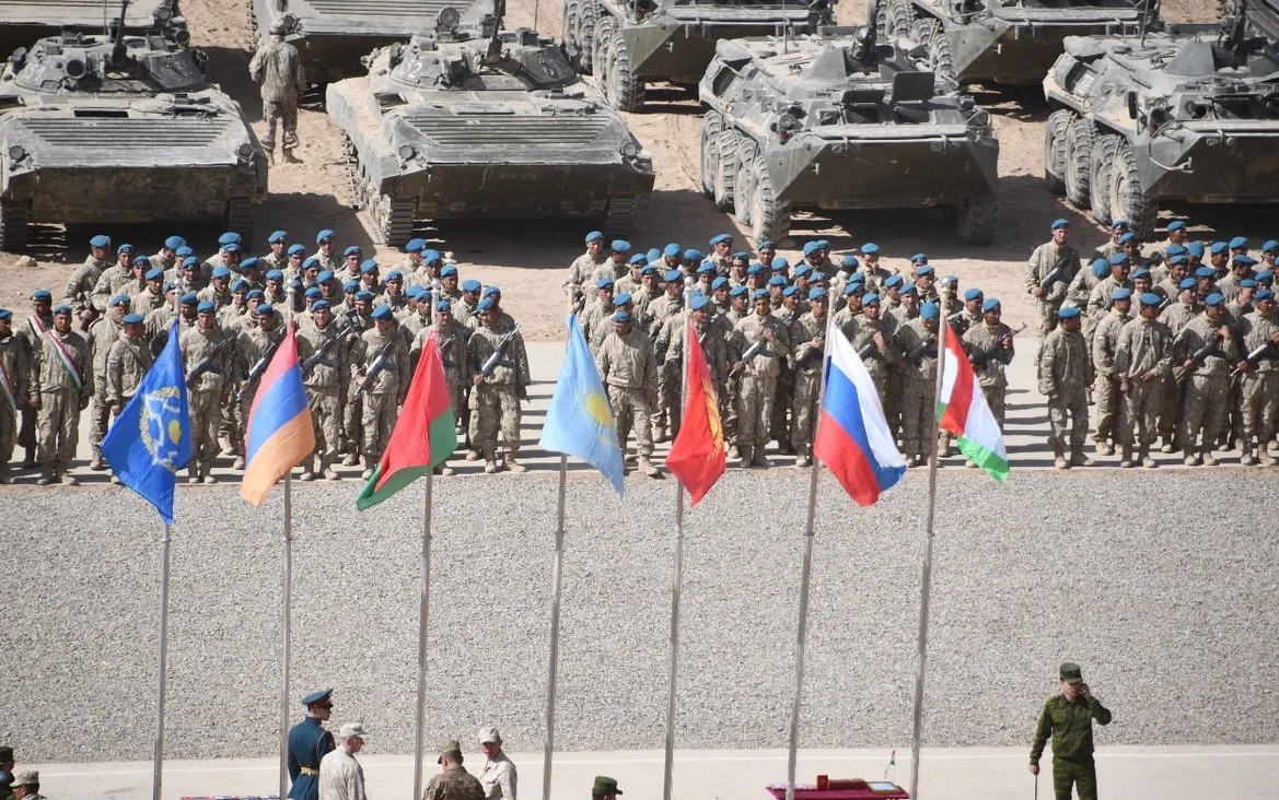 За месяц до февраля 2022 года, российские военные уже принимали участие в силовых действиях в другой стране. А именно - в Казахстане.-2