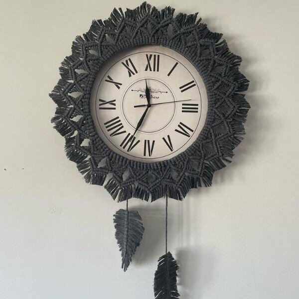 Рамка для часов смотрится оригинально 