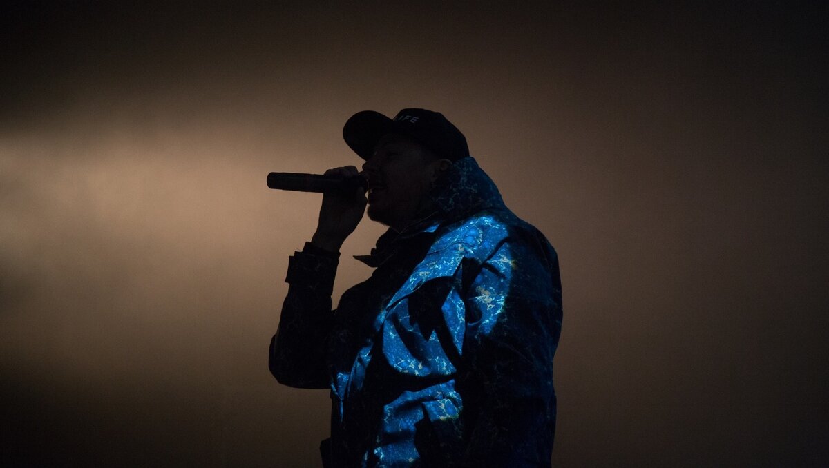     В Ростове отменили концерт рэпера Акима Апачева по неизвестным причинам, об этом сообщили в Telegram-канале исполнителя.