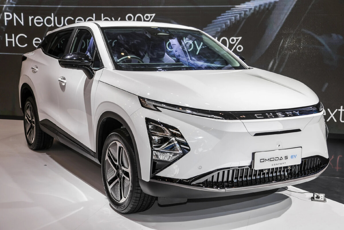 На фото: Электрический кроссовер Chery Omoda 5 EV на автосалоне GIIAS 2023