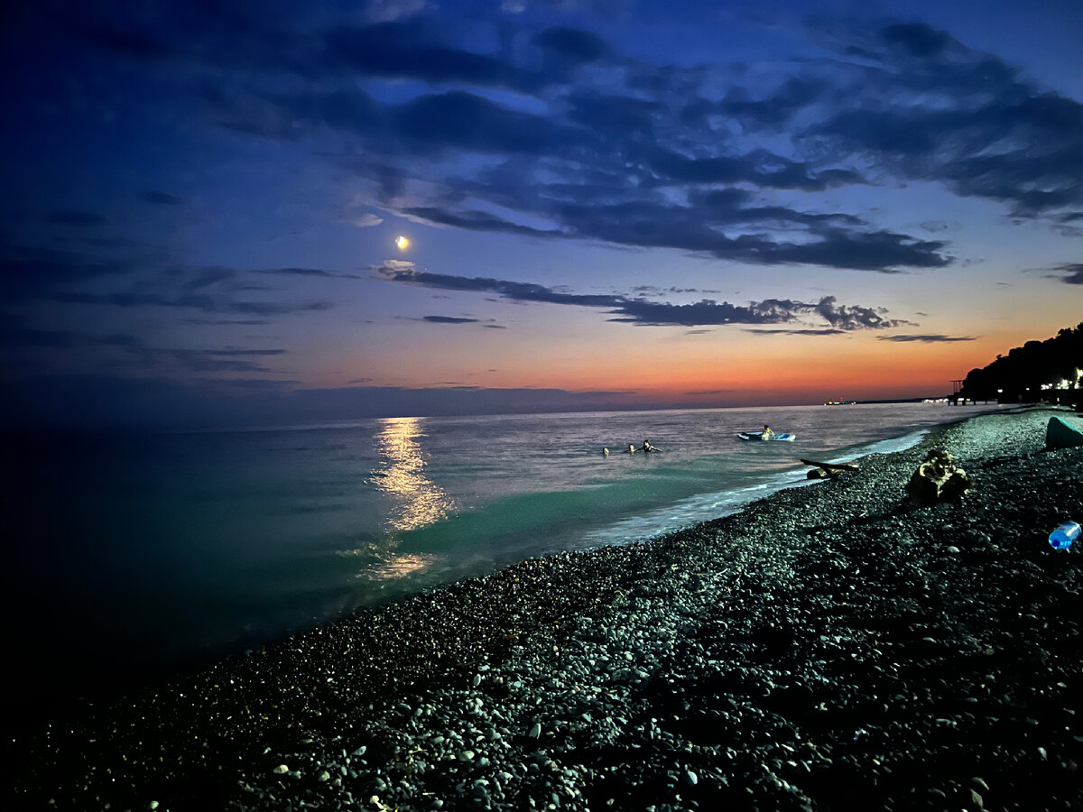 Черное море Абхазия. Абхазия берег моря.