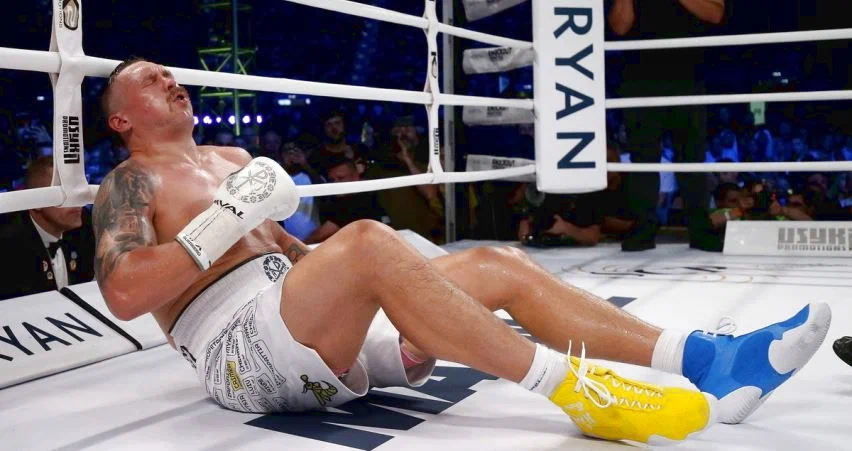 Эффект от нанесенного удара Даниэлем Дюбуа по нижней части корпуса Александра Усика